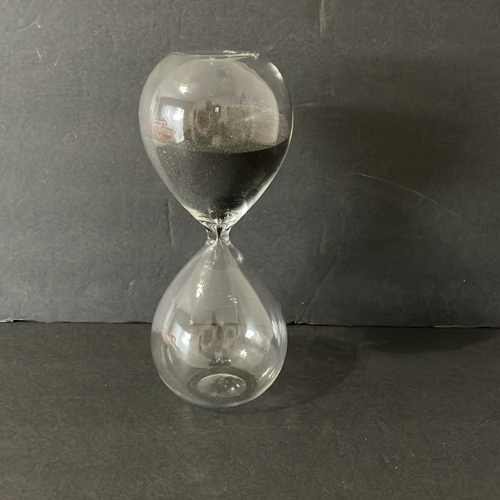 BLACK SAND HOURGLASS - Picture 3 of 4